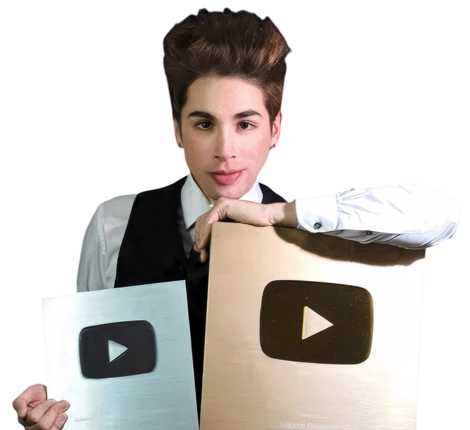 Gabriel Navarrete con placas de YouTube
